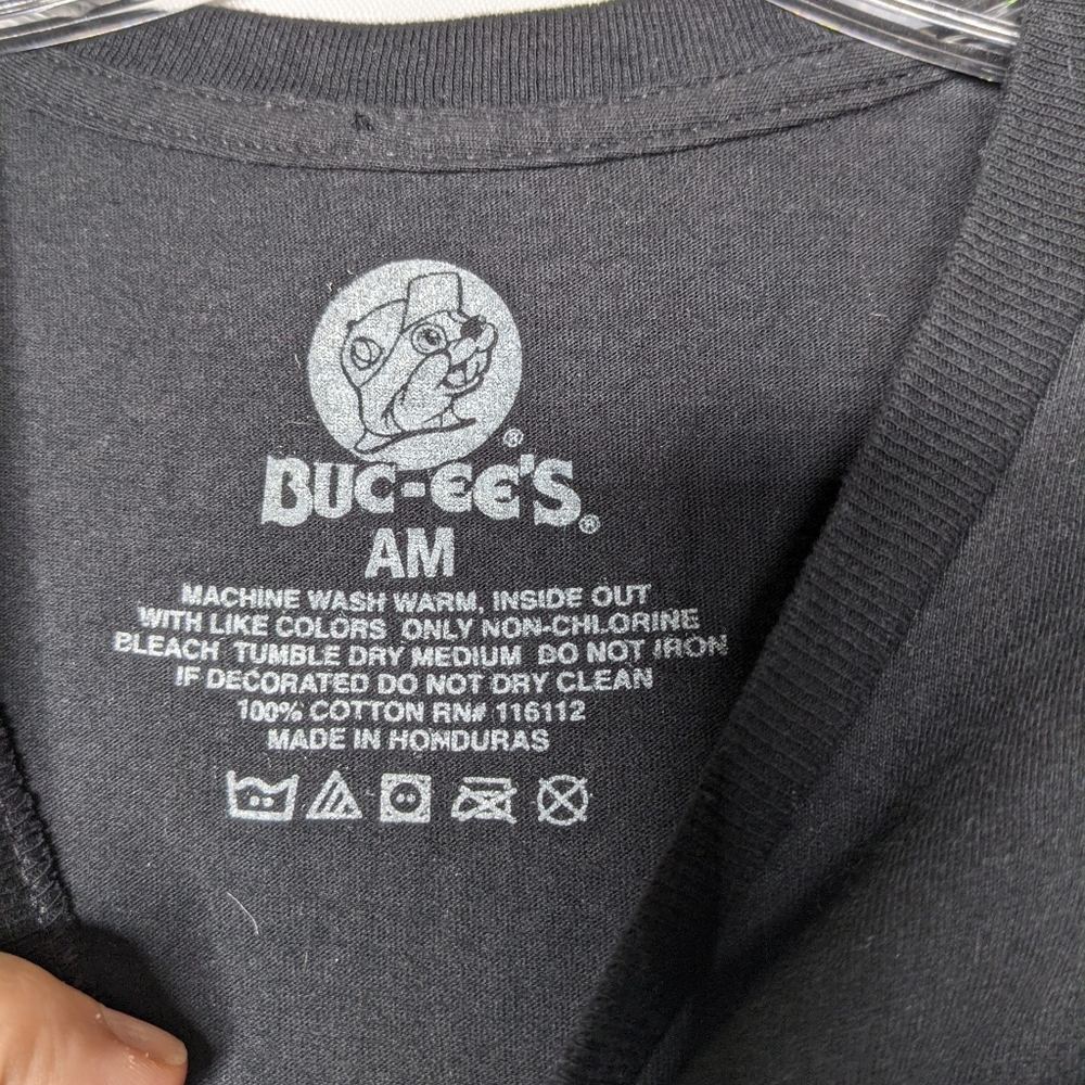 Buc-ees "I don't have an accent y'all do" Black Graphic Beaver Logo Tee Sz Med - Picture 6 of 6